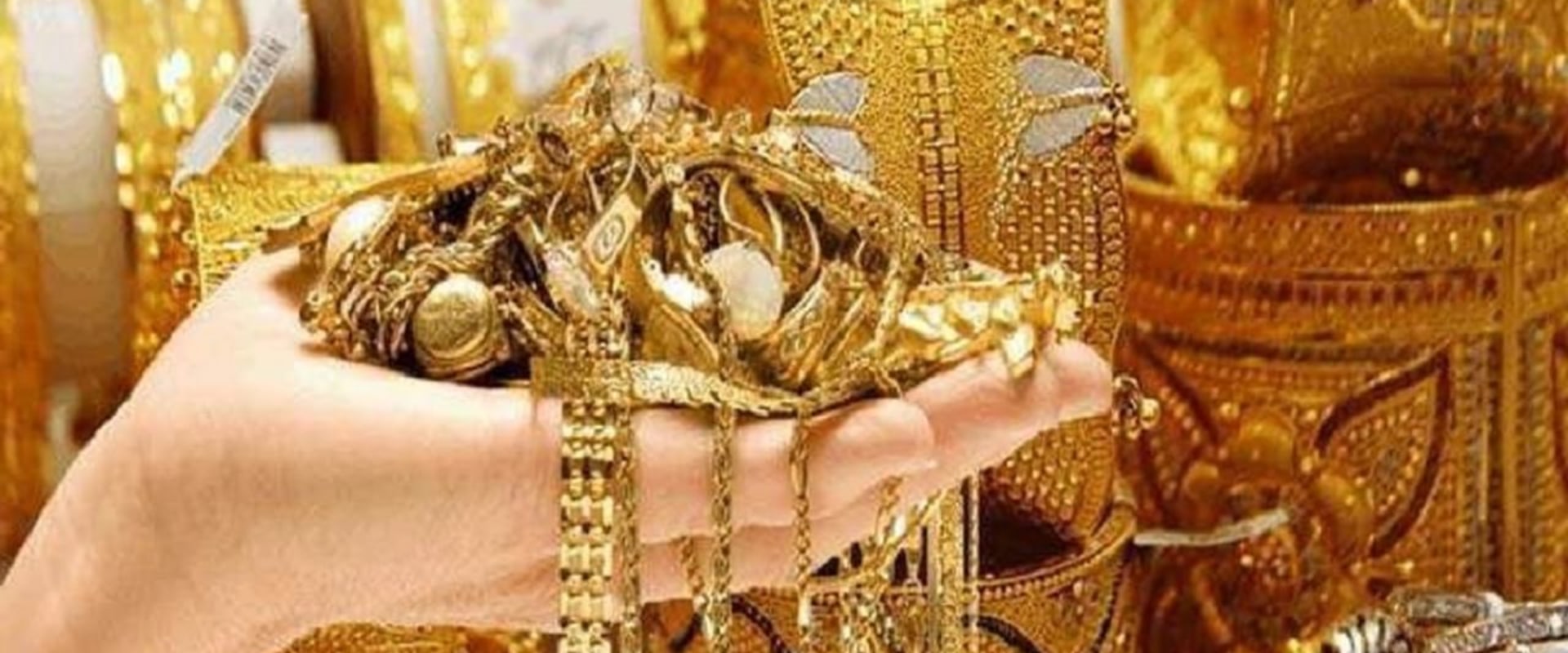 Which season is gold cheapest?